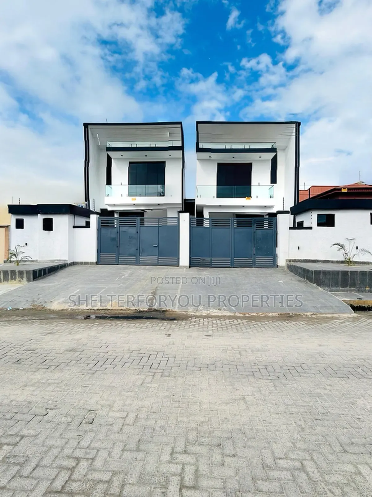 5bdrm Duplex in Ikota for sale in Ikota