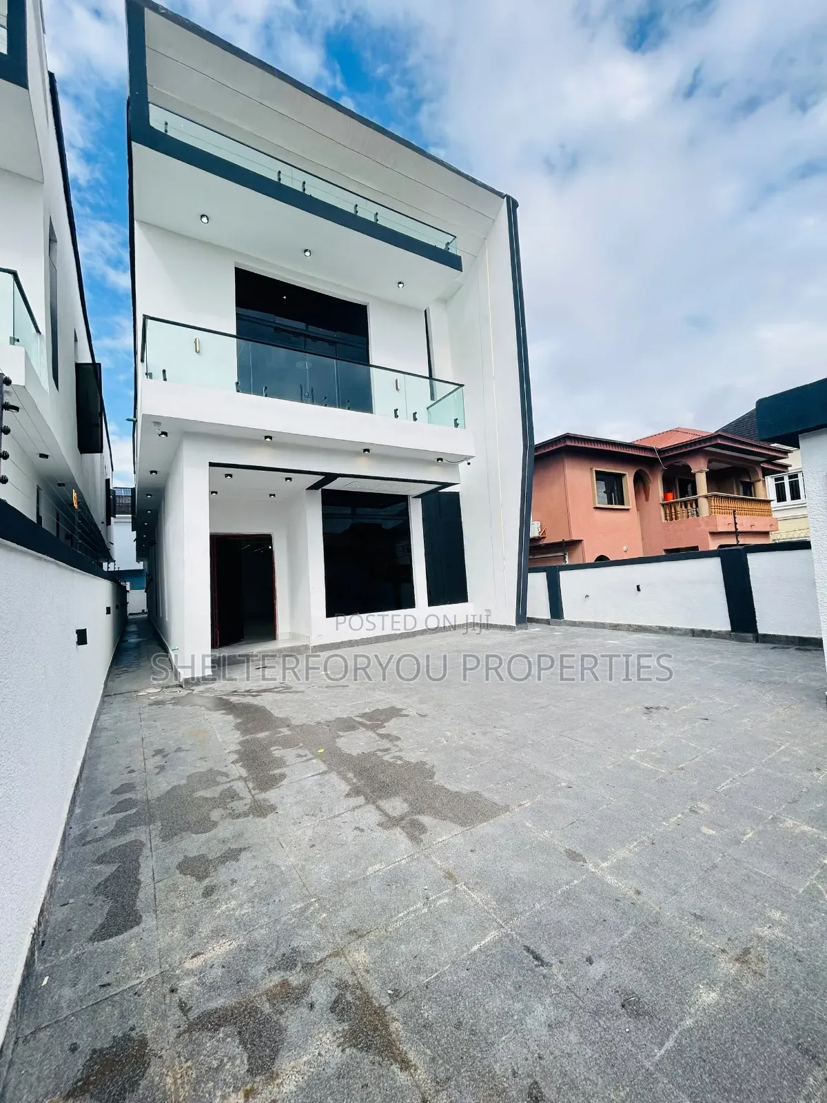 5bdrm Duplex in Ikota for sale in Ikota