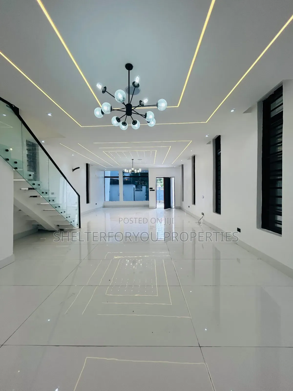 5bdrm Duplex in Ikota for sale in Ikota