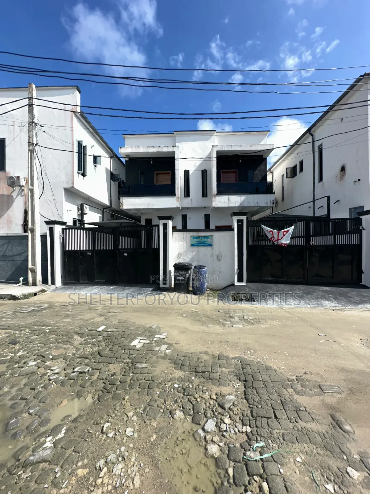 4bdrm Duplex in Ikota for rent in Ikota