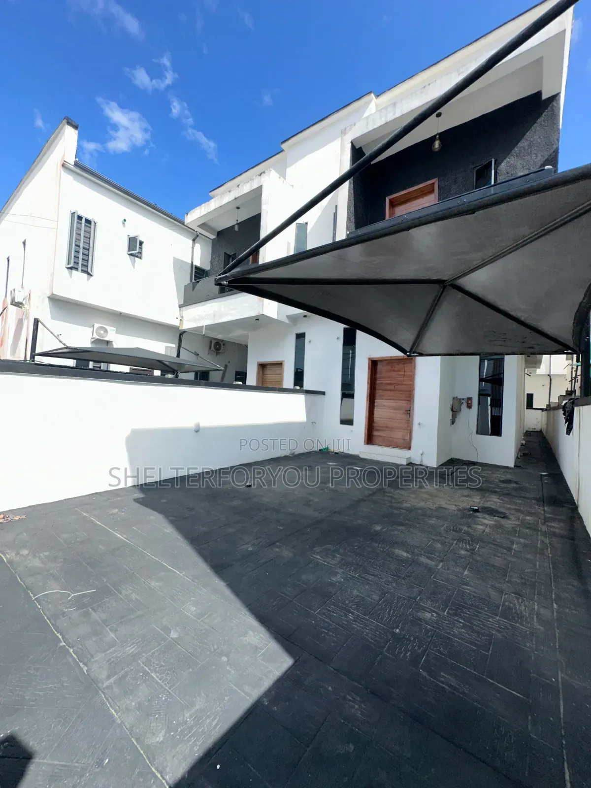 4bdrm Duplex in Ikota for rent in Ikota