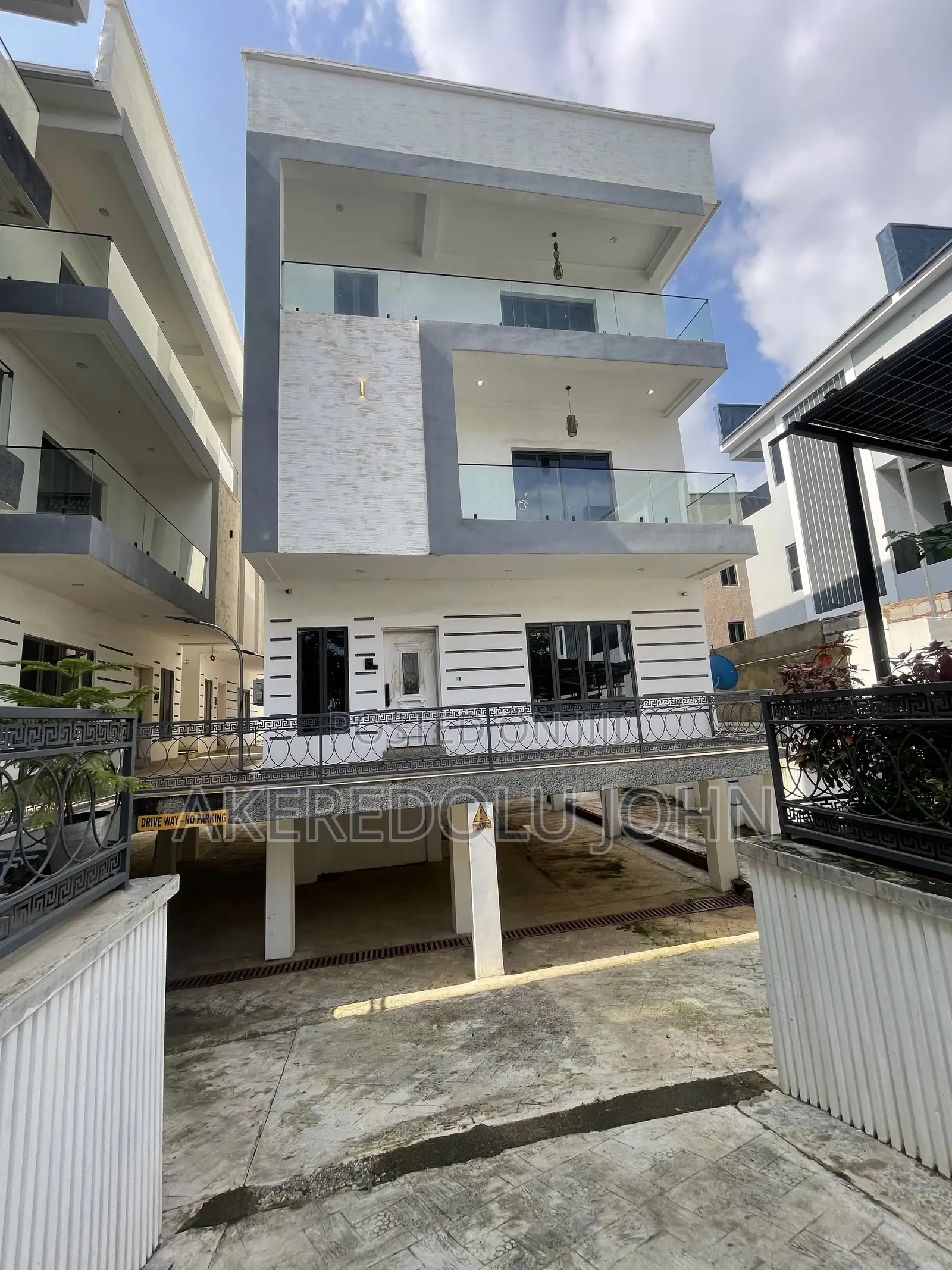 4bdrm Duplex in Utako for sale in Utako