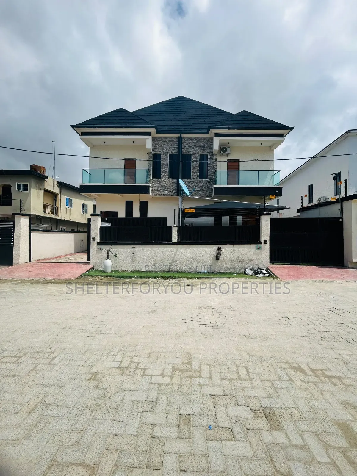 4bdrm Duplex in Ikota for rent in Ikota