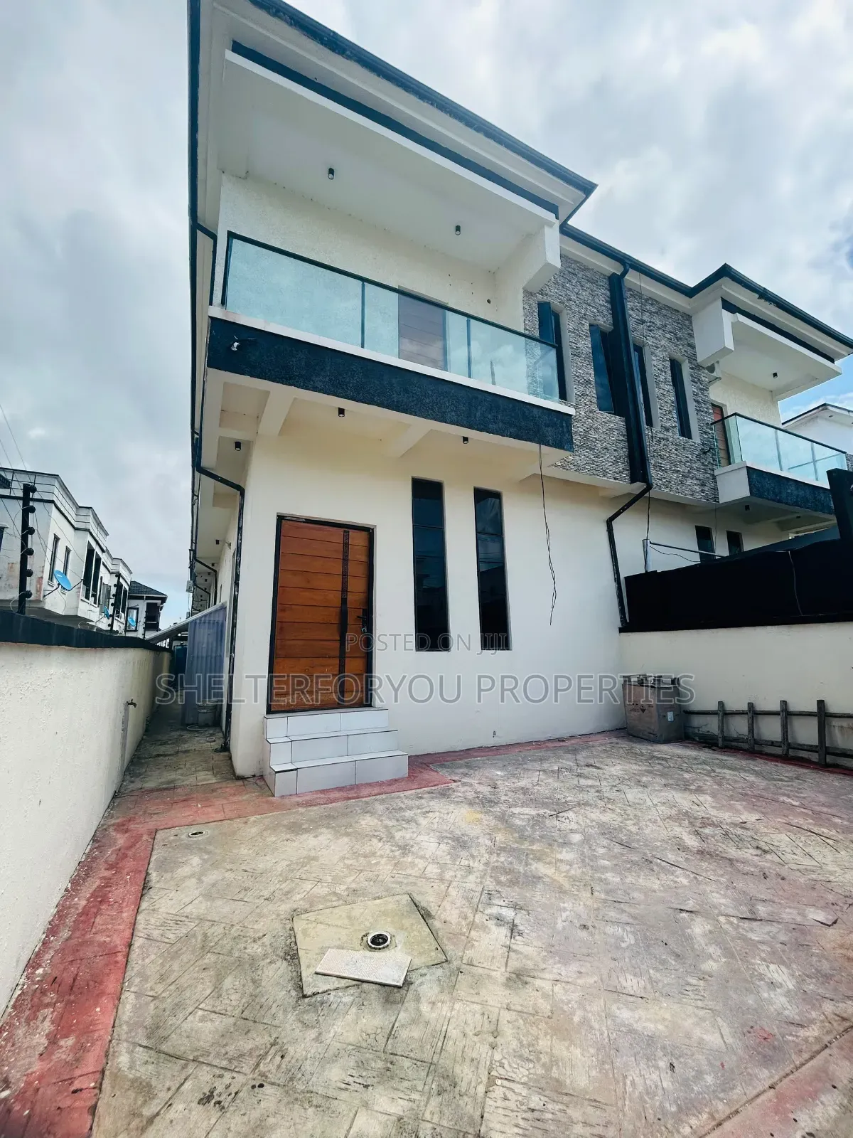4bdrm Duplex in Ikota for rent in Ikota