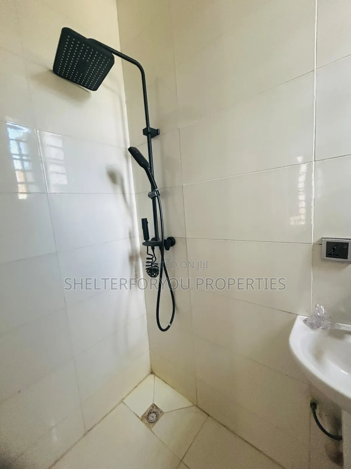 4bdrm Duplex in Ikota for rent in Ikota
