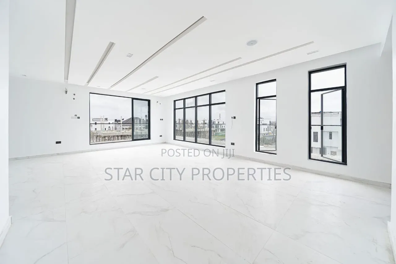 5bdrm House in Victory Park Estate, Osapa london for sale in Osapa london