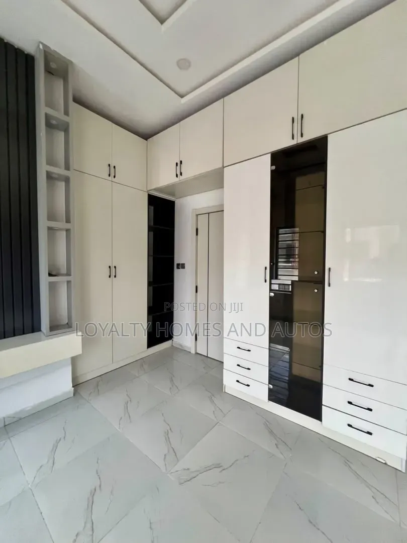6bdrm Block of Flats in New Oko Oba for sale in New Oko Oba