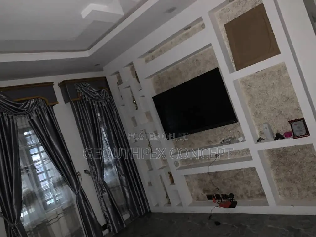 Furnished 4bdrm Bungalow in Akala Express for sale in Akala Express