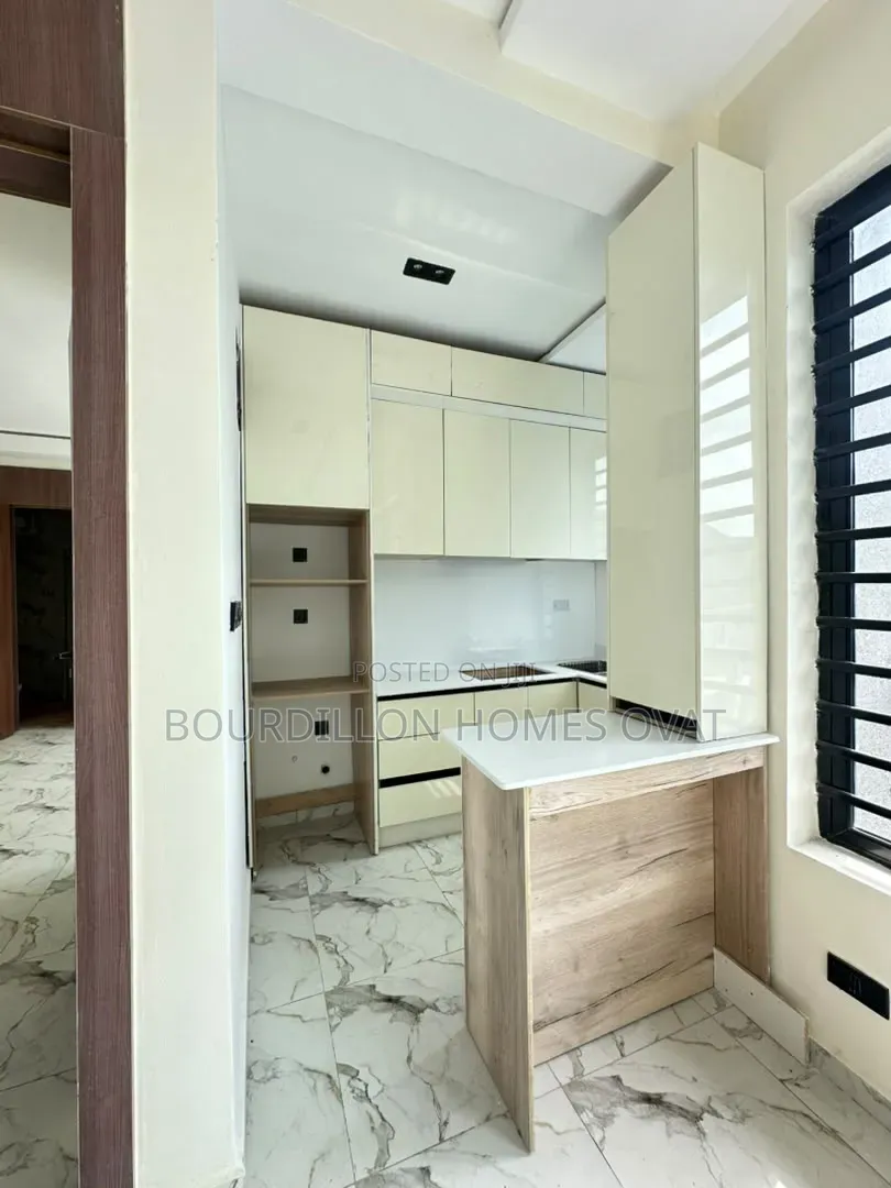 2bdrm Apartment in Orchid Lekki Lagos for sale in Lekki Expressway