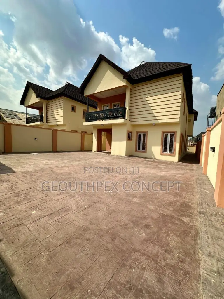 5bdrm Duplex in Akala Estate, Akobo for sale in Akobo