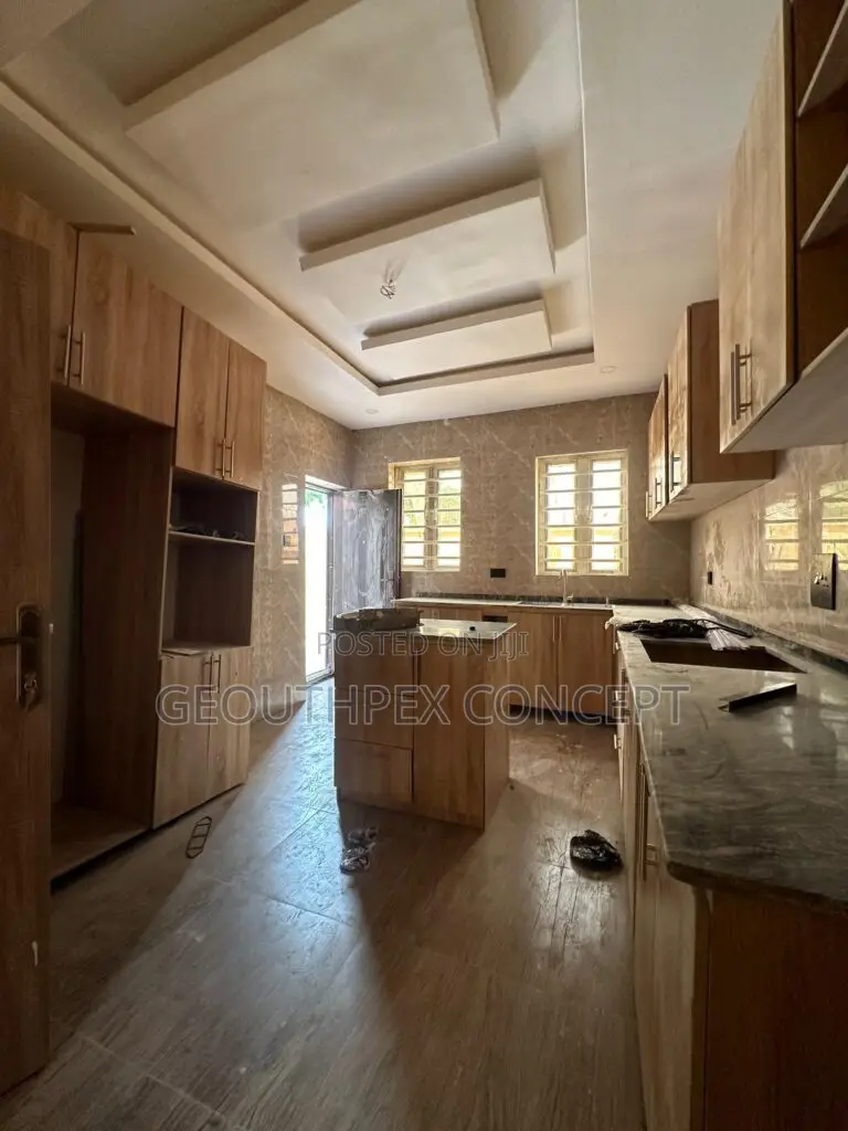 5bdrm Duplex in Akala Estate, Akobo for sale in Akobo