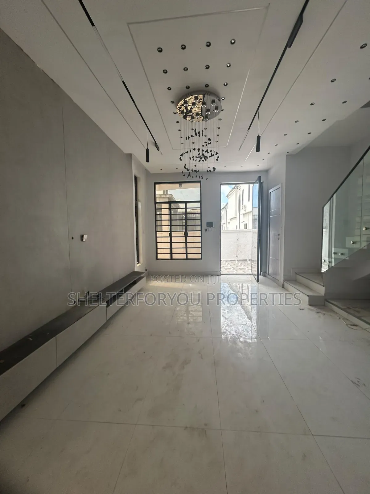 4bdrm Duplex in Ikota for sale in Ikota