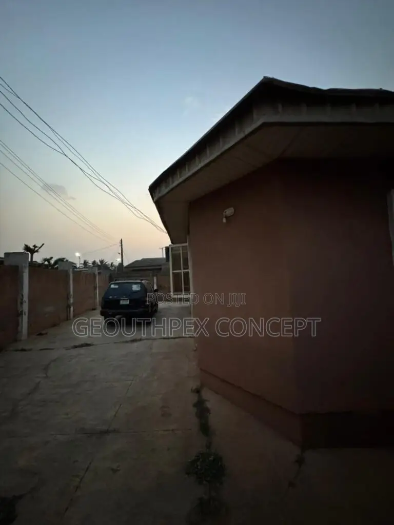 2bdrm Block of Flats in Omolayo, Akobo for sale in Akobo