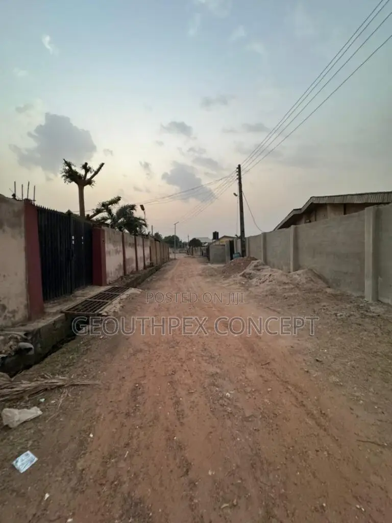 2bdrm Block of Flats in Omolayo, Akobo for sale in Akobo