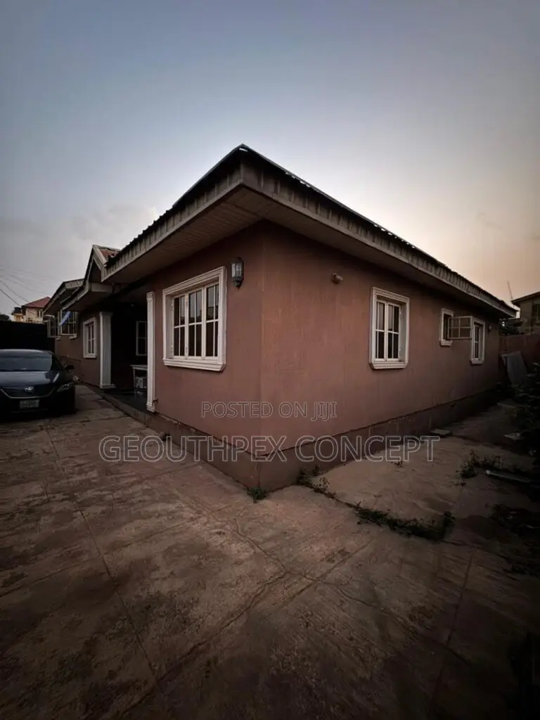 2bdrm Block of Flats in Omolayo, Akobo for sale in Akobo
