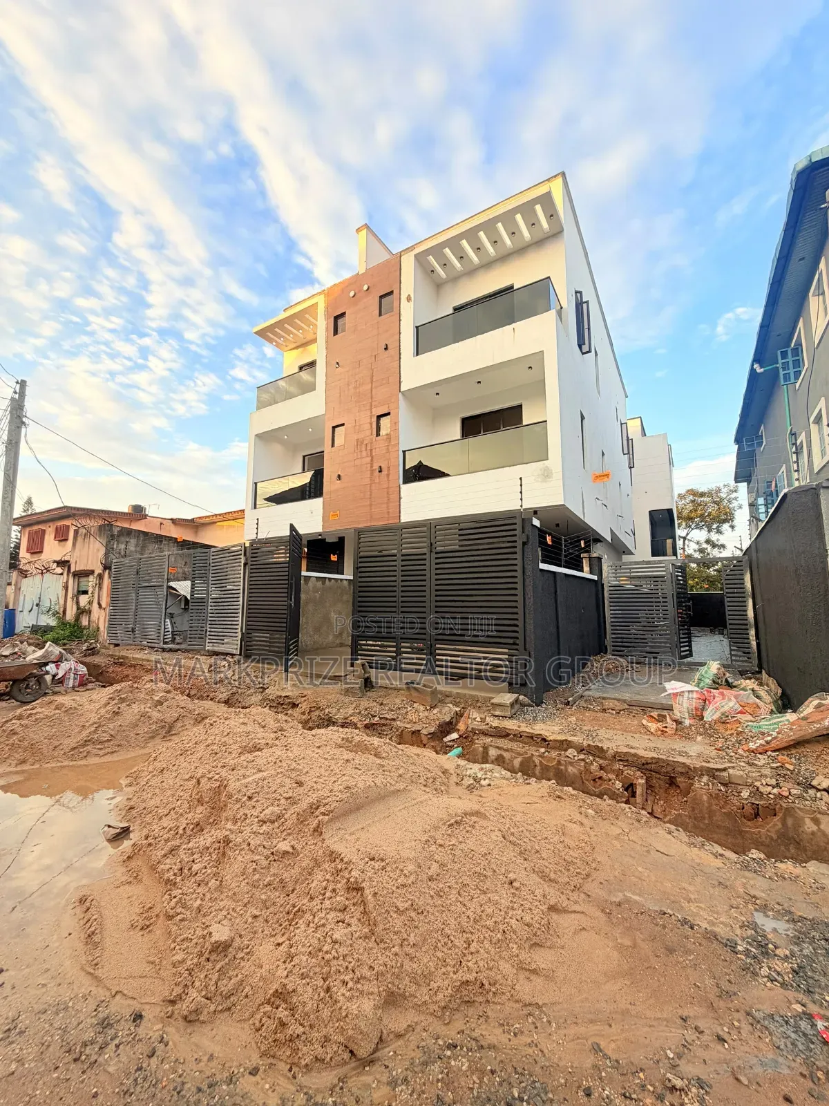 4bdrm Duplex in Adeniyi Jones Ikeja for sale in Adeniyi Jones