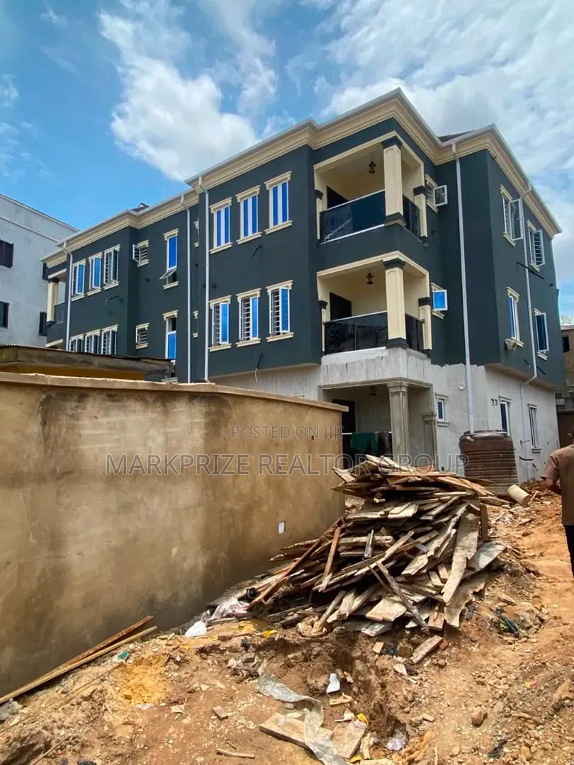 3bdrm Apartment in Opebi Ikeja Lagos for sale in Opebi