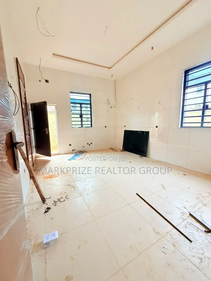 6bdrm Duplex in Magodo Gra Phase 2 for sale in GRA Phase 2 Shangisha