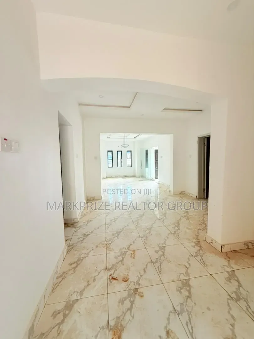 3bdrm Apartment in Mowe Town, Ogba GRA for sale in Ogba GRA
