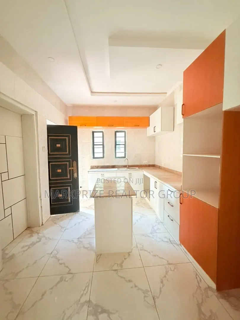 3bdrm Apartment in Mowe Town, Ogba GRA for sale in Ogba GRA