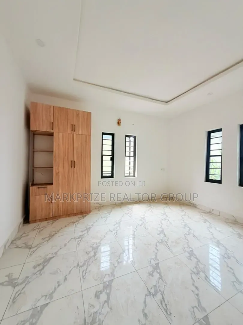 3bdrm Apartment in Mowe Town, Ogba GRA for sale in Ogba GRA