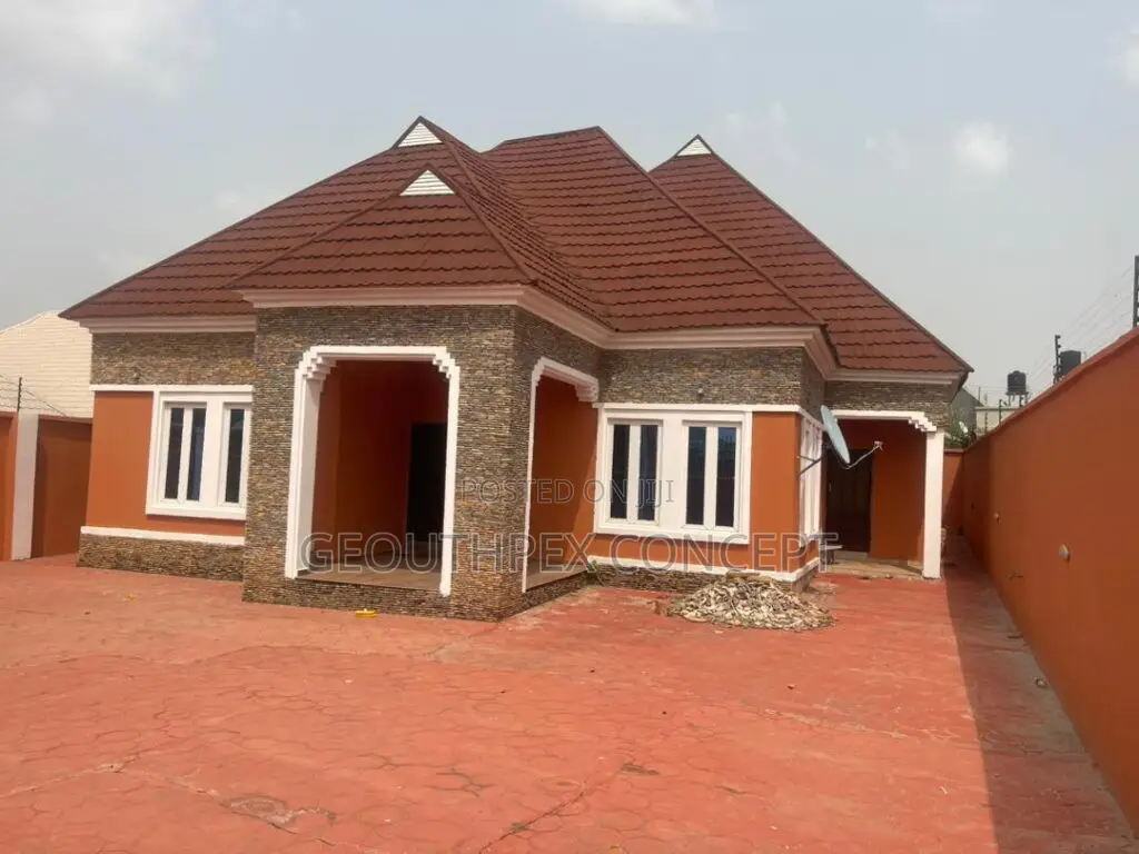 4bdrm Bungalow in Royal Garden Estate, Akala Express for sale in Akala Express