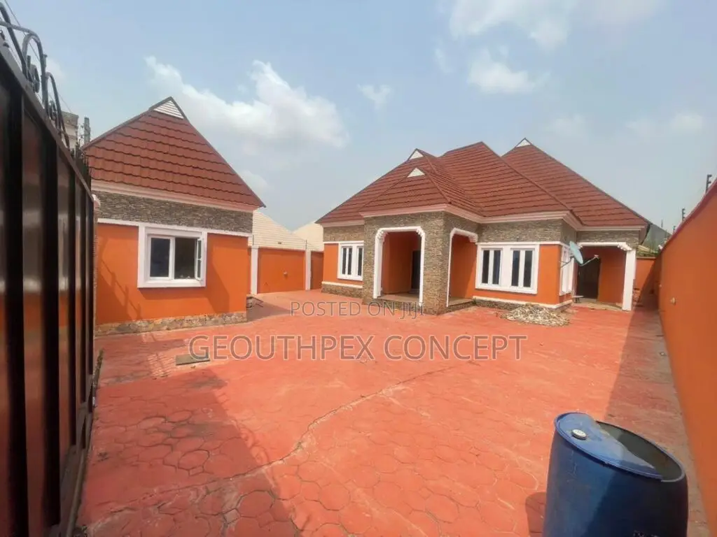 4bdrm Bungalow in Royal Garden Estate, Akala Express for sale in Akala Express