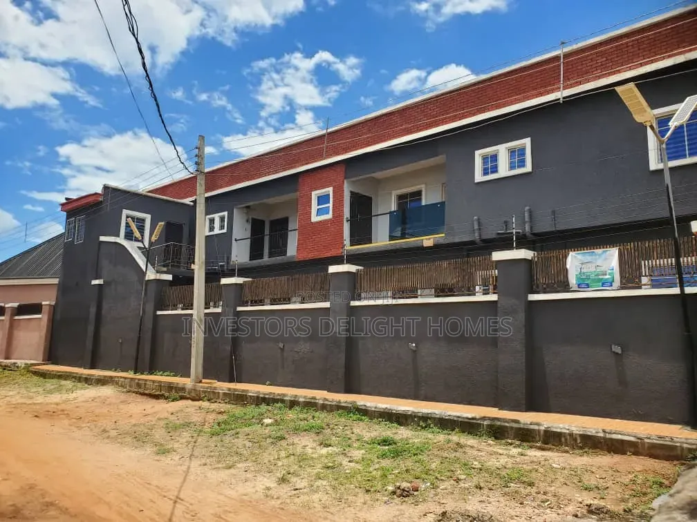 3bdrm Block of Flats in Oshimili North for sale in Oshimili North