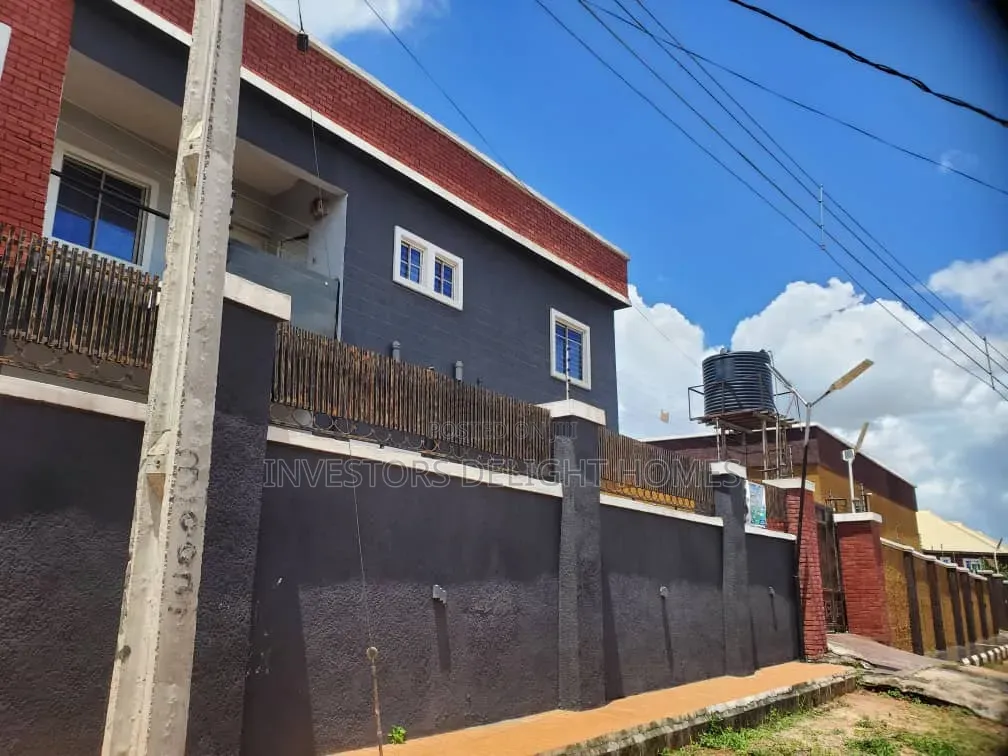 3bdrm Block of Flats in Oshimili North for sale in Oshimili North