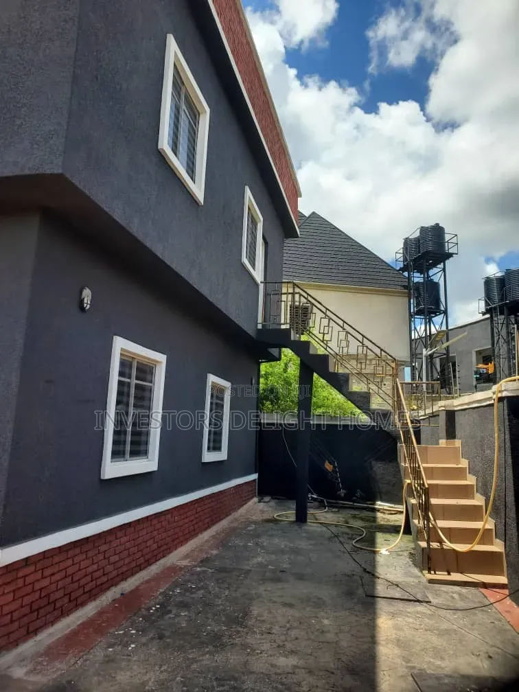 3bdrm Block of Flats in Oshimili North for sale in Oshimili North