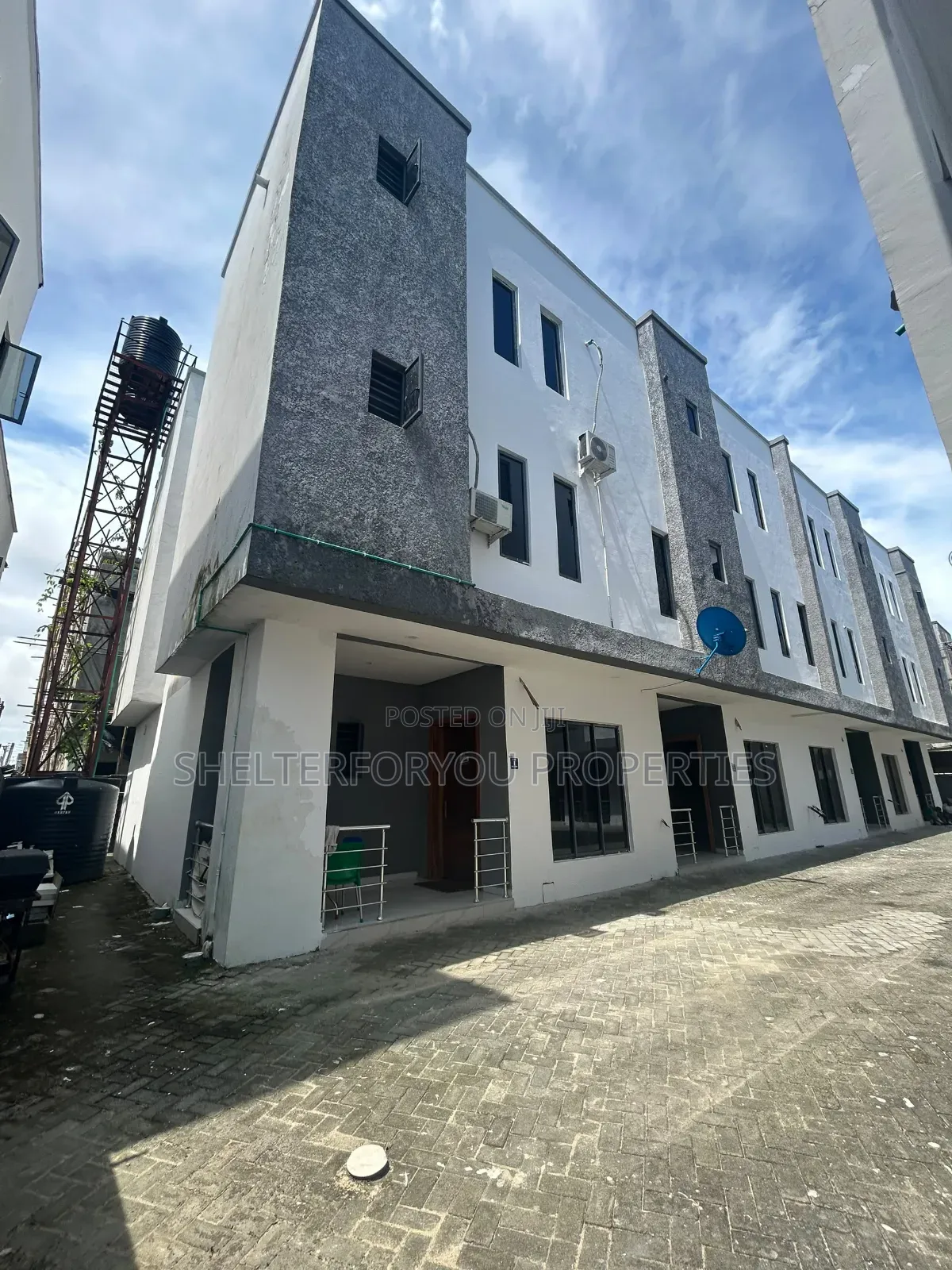 4bdrm Duplex in Ikota for sale in Ikota