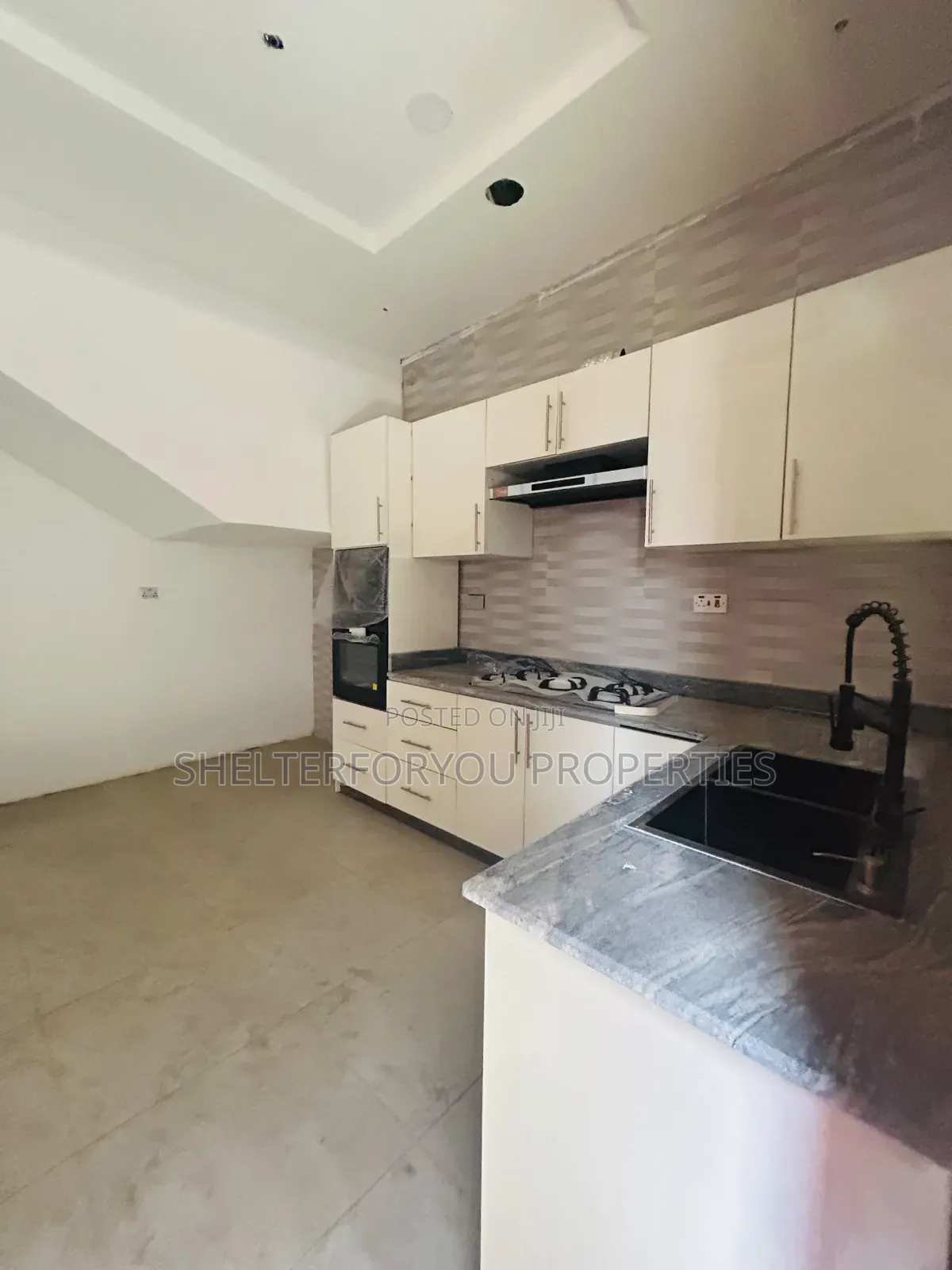 4bdrm Duplex in Ikota for sale in Ikota