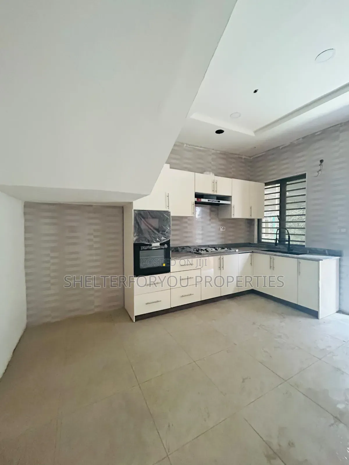 4bdrm Duplex in Ikota for sale in Ikota