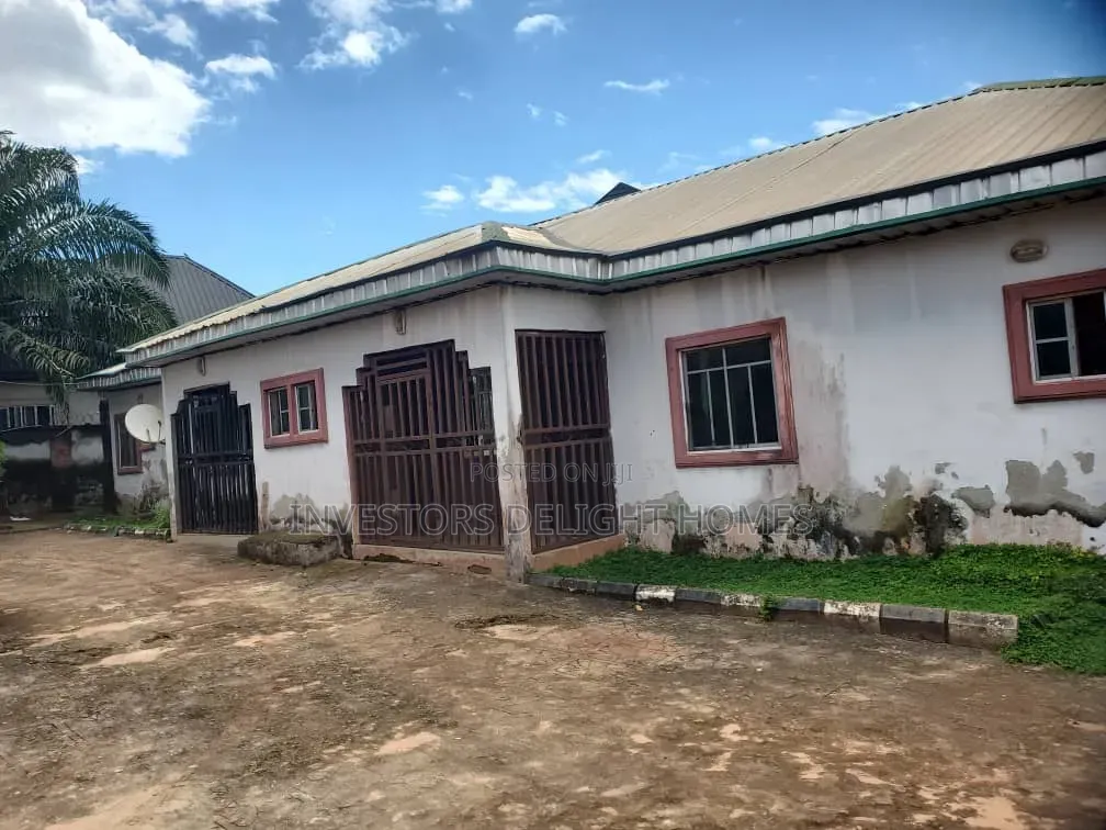 5bdrm Duplex in Oshimili North for sale in Oshimili North