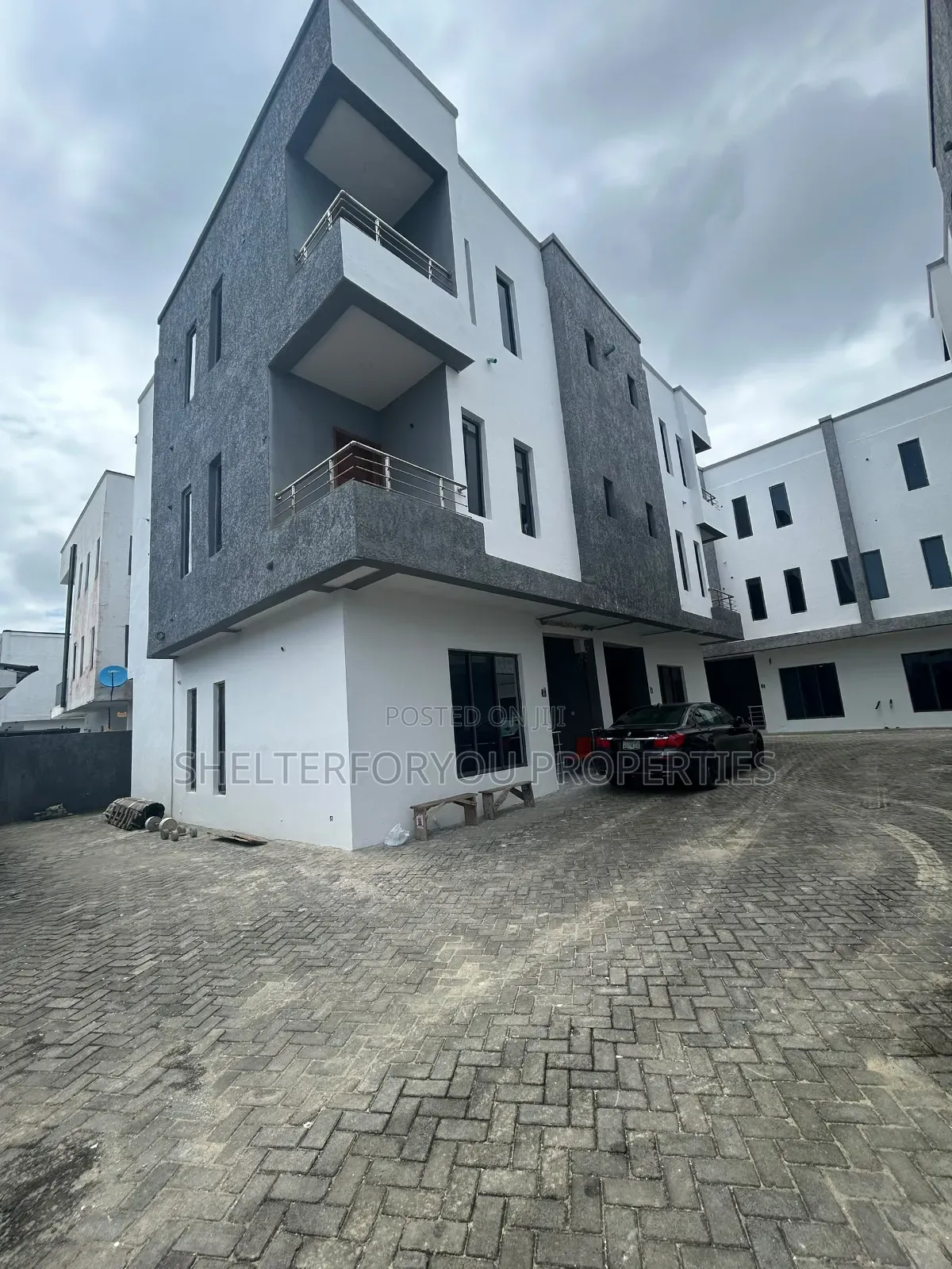 4bdrm Duplex in Ikota for sale in Ikota
