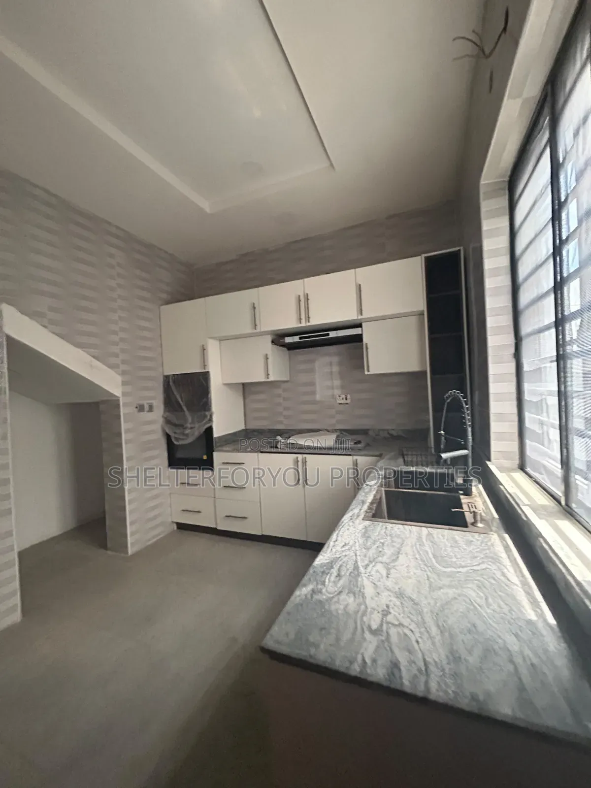 4bdrm Duplex in Ikota for sale in Ikota