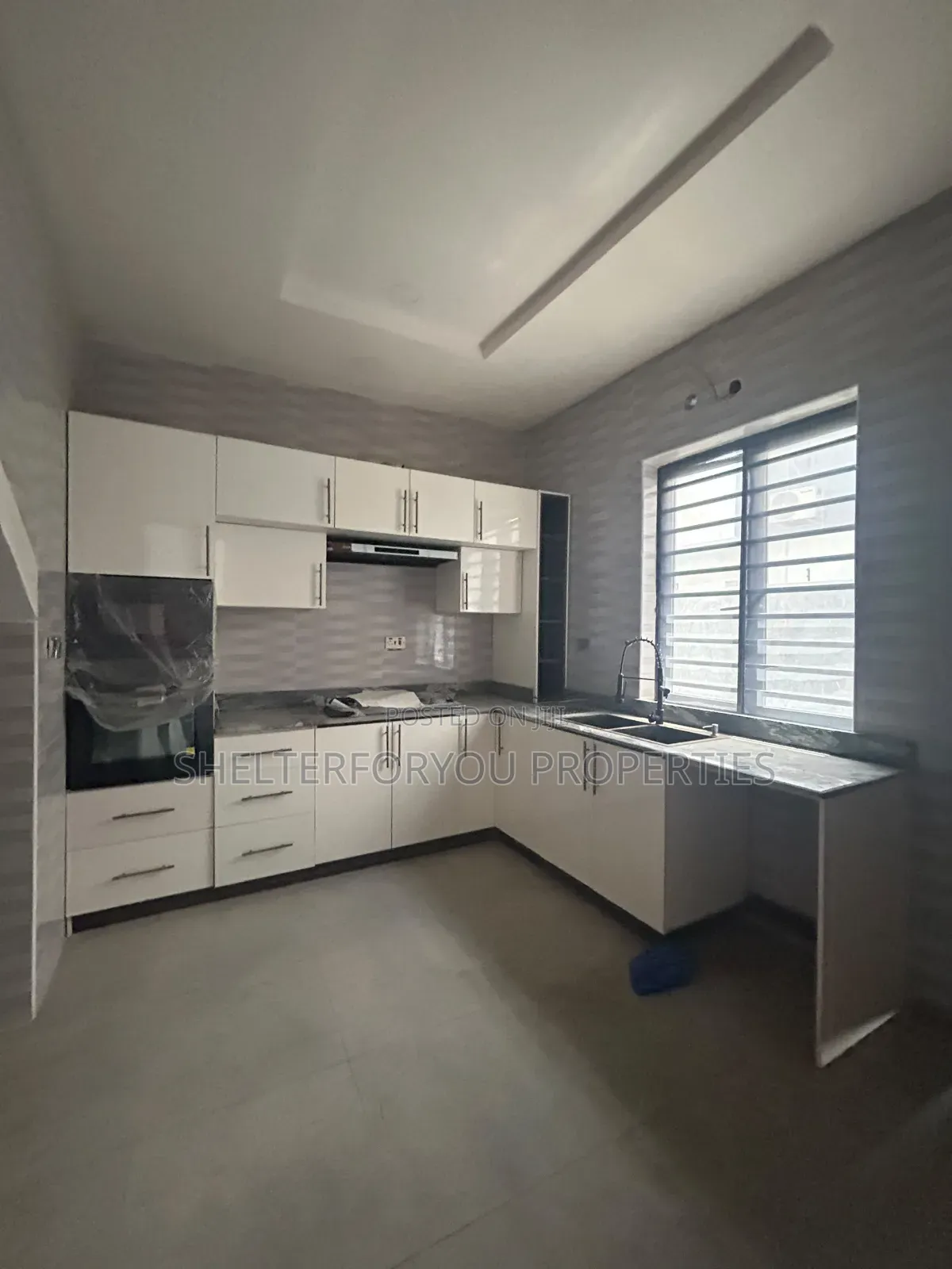 4bdrm Duplex in Ikota for sale in Ikota
