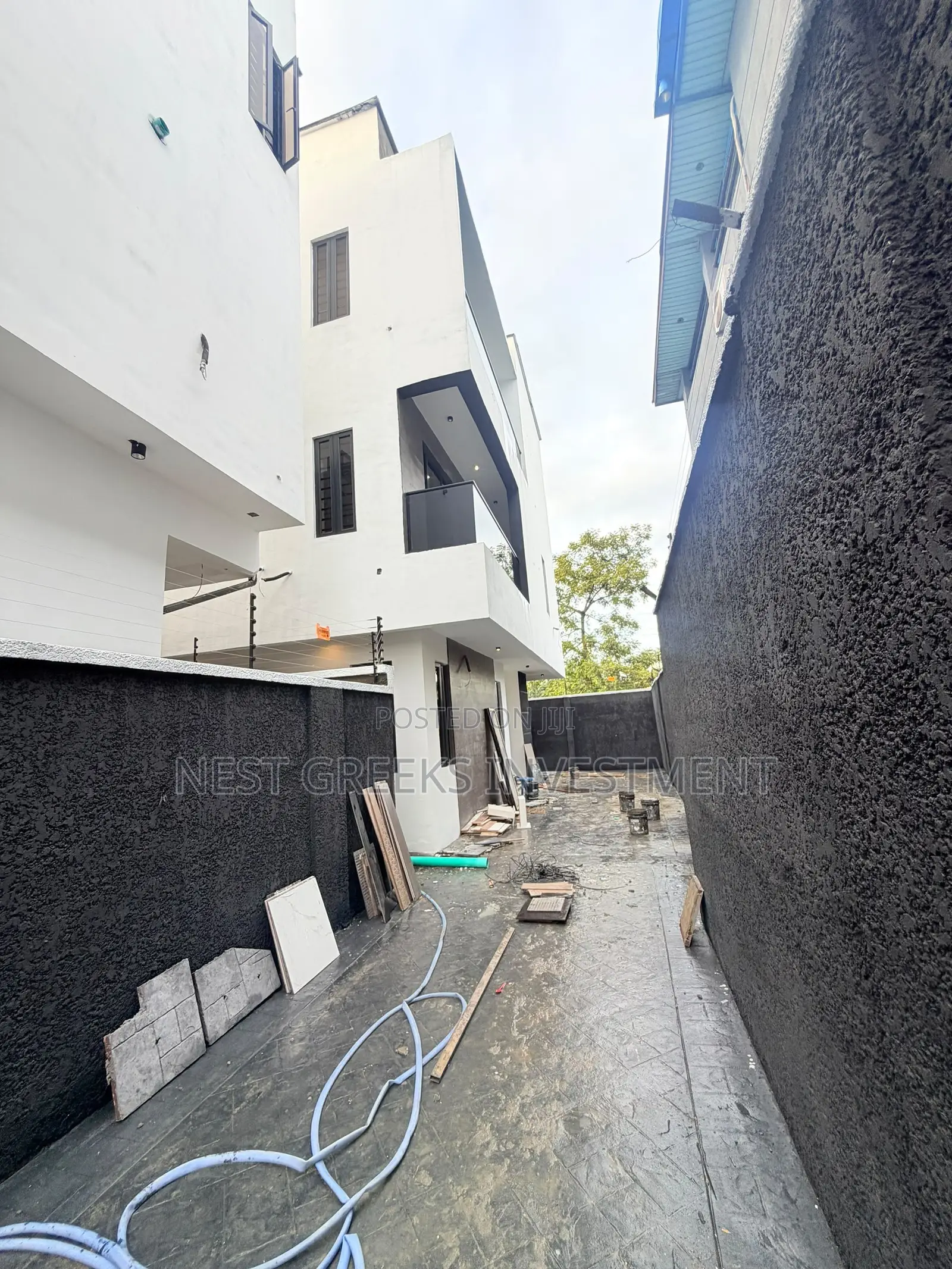 5bdrm Duplex in Adeniyi Jones for sale in Adeniyi Jones