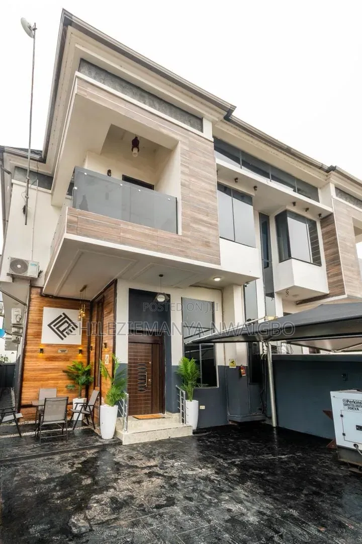 Furnished 4bdrm Duplex in Chevron for rent in Chevron
