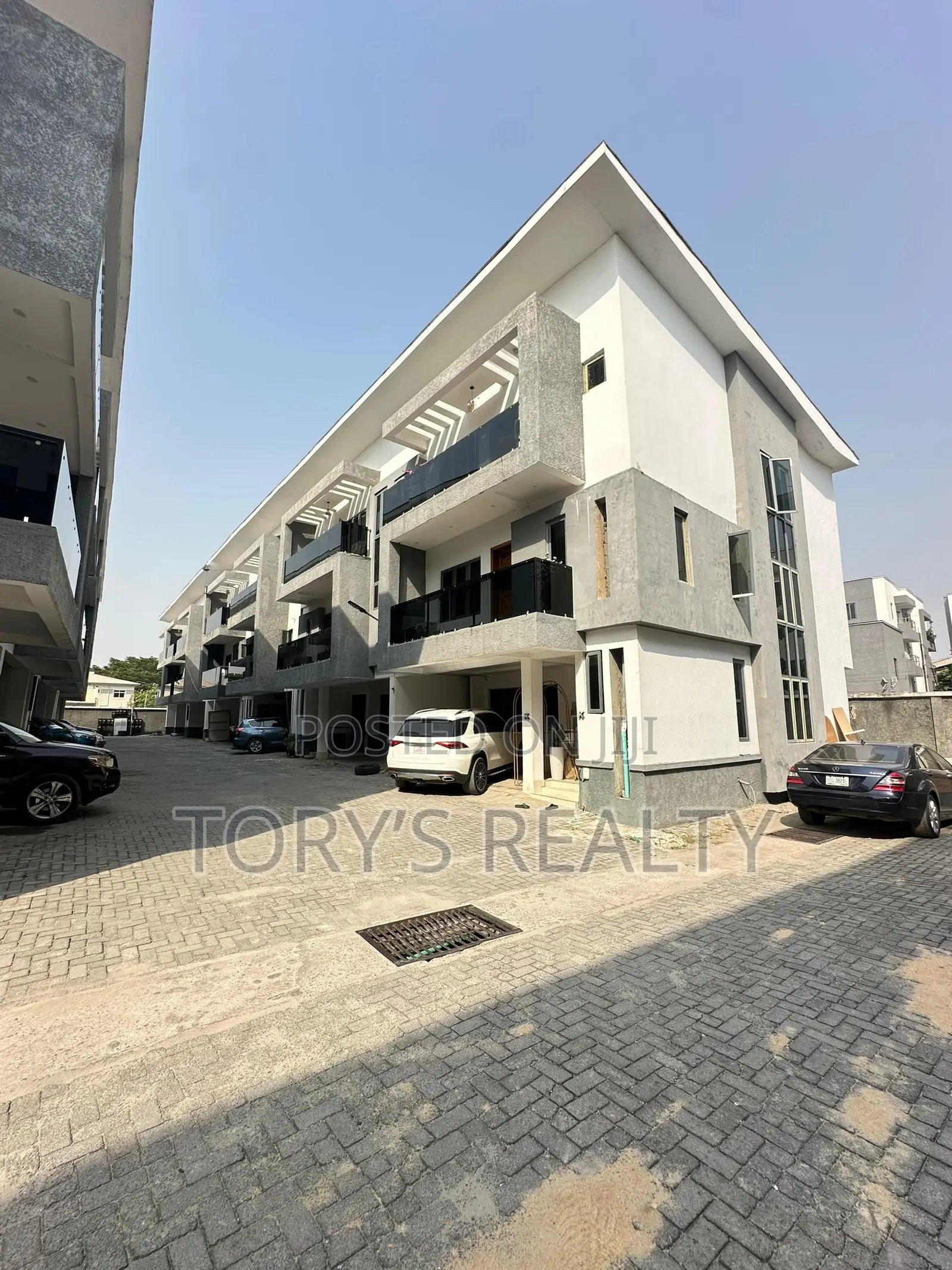 3bdrm Duplex in Ikate for sale in Ikate