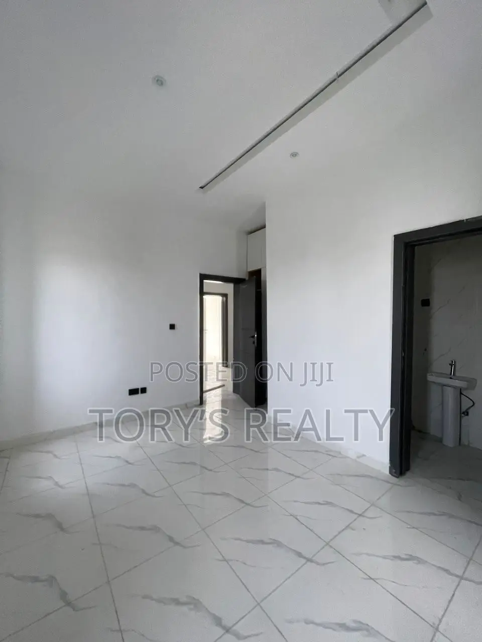 4bdrm Duplex in Oke Ira / Ajah for sale in Oke Ira / Ajah