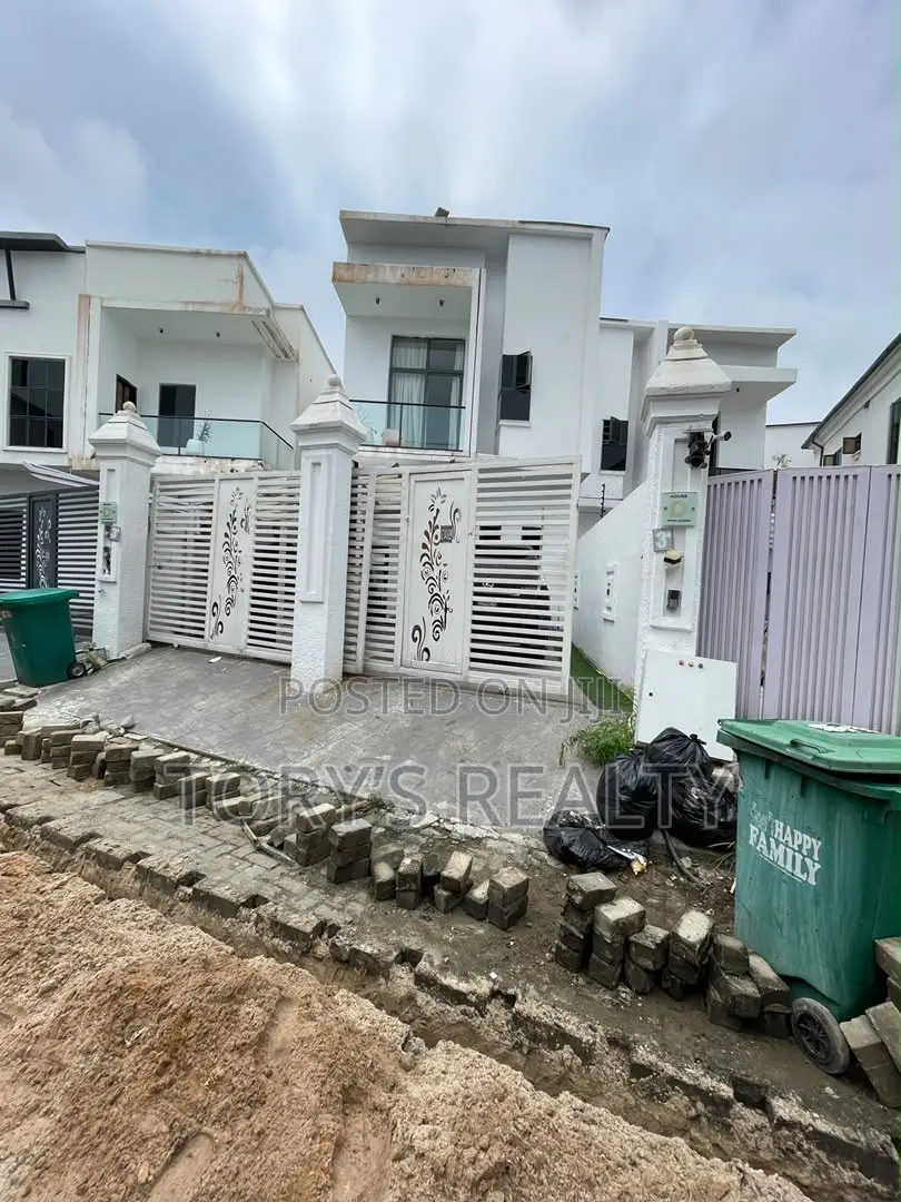 4bdrm Duplex in Lekki Phase 2 for sale in Lekki Phase 2