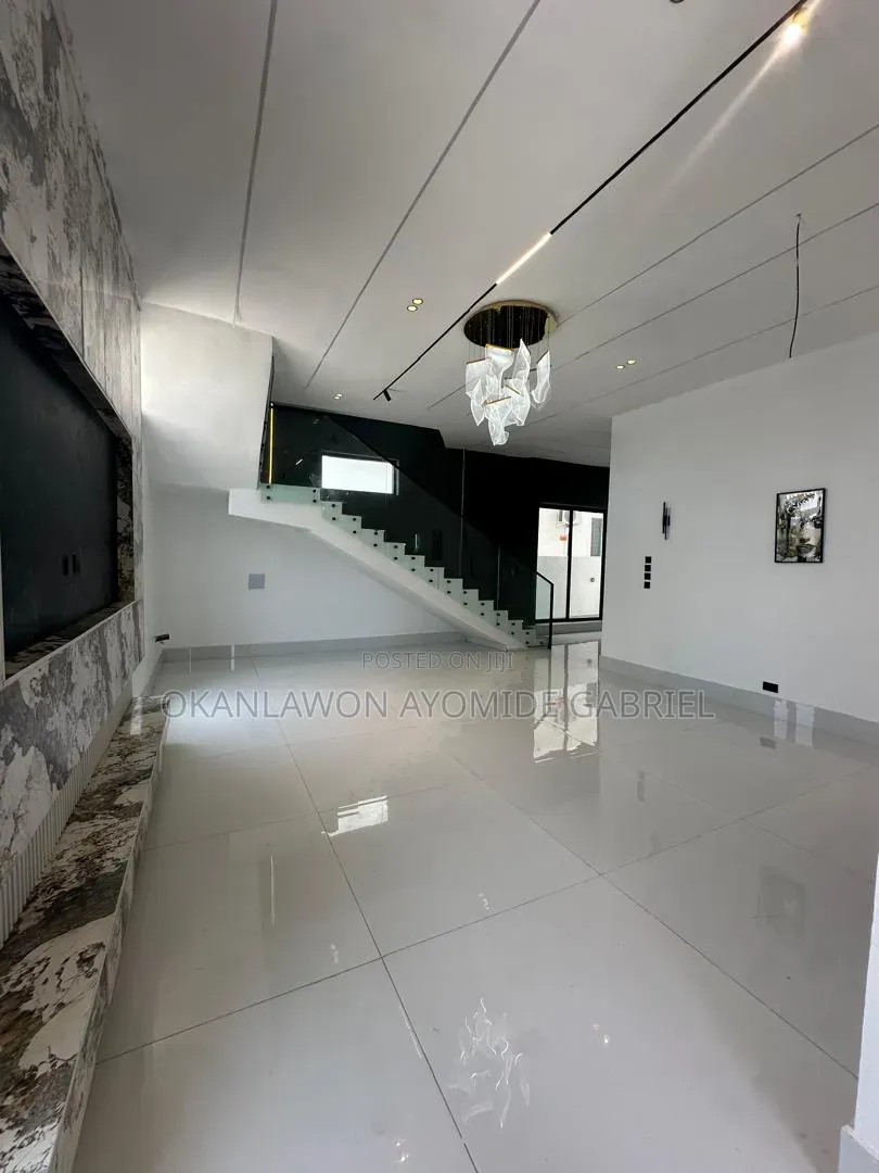 4bdrm Duplex in Lekki Palmcity for sale in Off Lekki-Epe Expressway