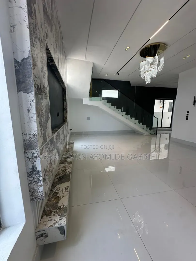 4bdrm Duplex in Lekki Palmcity for sale in Off Lekki-Epe Expressway