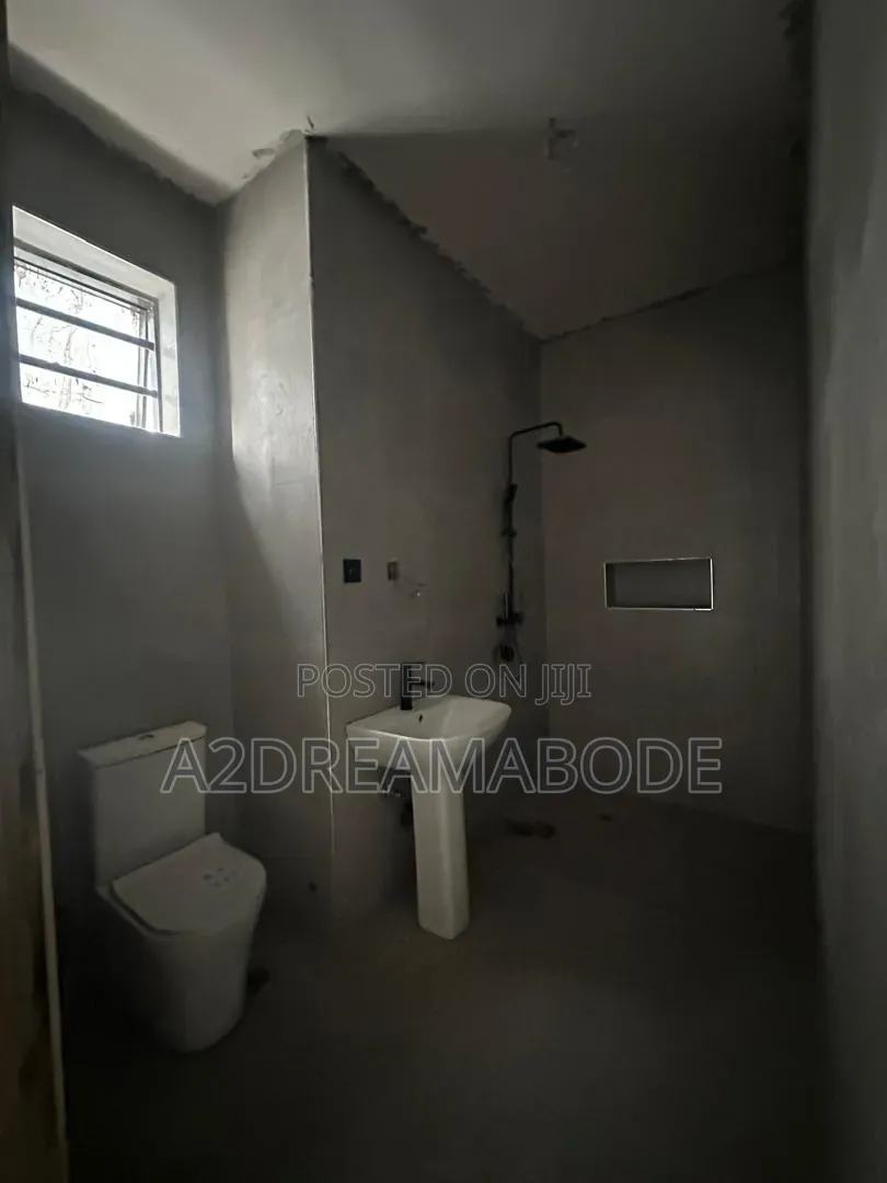 4bdrm Duplex in Millennium, Millenuim/UPS for sale in Millenuim/UPS