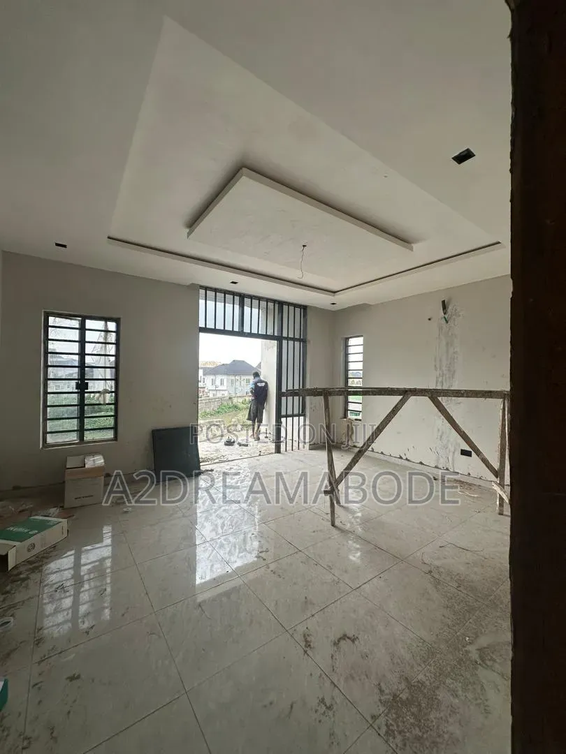 4bdrm Duplex in Millennium, Millenuim/UPS for sale in Millenuim/UPS