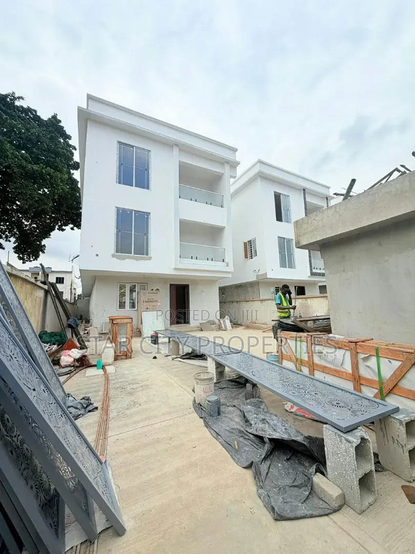 5bdrm Duplex in Ikeja Gra for sale in Ikeja GRA