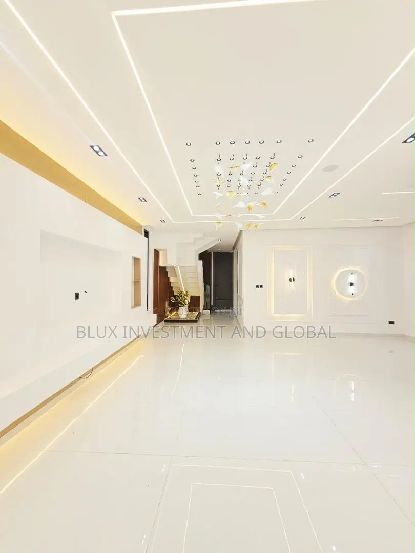 Furnished 5bdrm House in By Chevron Toll Gate for sale in Chevron