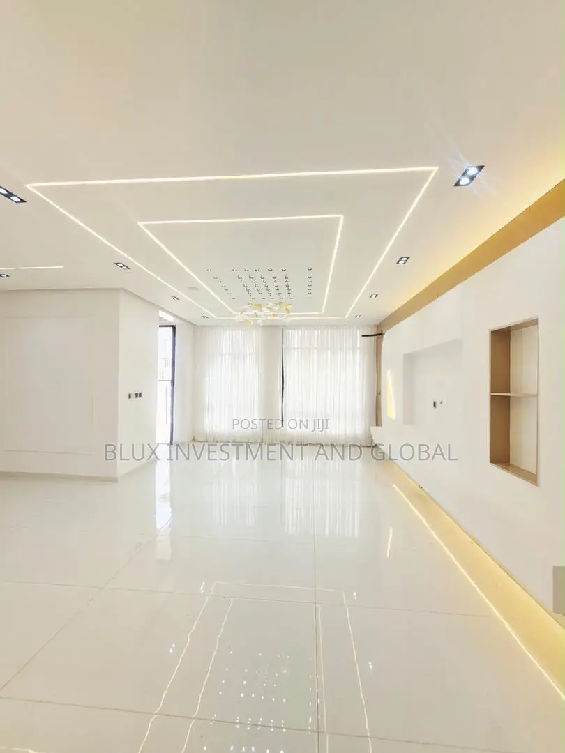 Furnished 5bdrm House in By Chevron Toll Gate for sale in Chevron