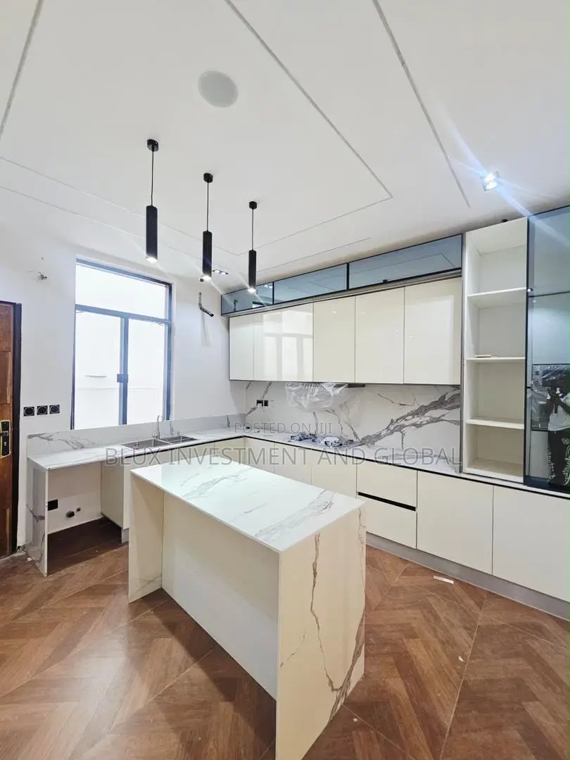 Furnished 5bdrm House in By Chevron Toll Gate for sale in Chevron